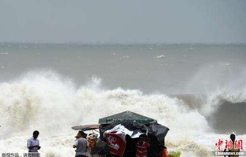 斯里兰卡多地遭暴风雨侵袭 至少3人死亡15人受伤