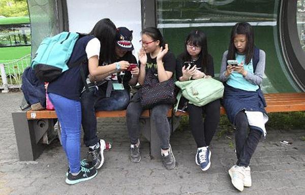 调查：韩国六成小学生拥有智能手机 长卿牢落悲空舍
